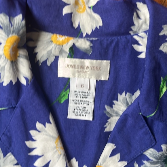 Jones New York Rayon Daisy Print Oversized Short-Sleeved Button Down - Picture 3 of 5